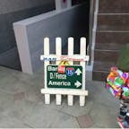 【スポーツバー DFence】（神戸 三宮）
英国パブ風の活気がある店内。
ワールドカップやスーパーボウルがある日などは、観戦イベントも開催。
大人数で盛り上がれます。（イベントの日は要予約）
イベントがない日は、普通のスポーツバーです。