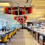 The Imperial Viking Sal / Tokyo

日本で初めて「好きなものを好きなだけ味わう」“バイキング”という食のスタイルを生みだした、帝国ホテルのブフェレストラン「インペリアルバイキング サール」。

90分という時間制限がありますが、フランス料理、日本料理、中国料理など約50品が食べ放題♪
出来立てのローストビーフやプリプリの海老チリ、帝国ホテル伝統のカレーやポテトサラダ、上品なジェラートやショートケーキなどなど。さすが帝国ホテル！というクオリティで、ついつい食べ過ぎてしまいました♪

#tokyo #tokyosightseeing #tokyorestaurant  #imperialhotel_jp_official #bluemoon