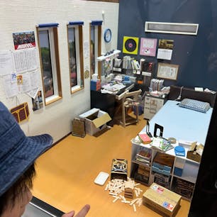 教科書の表紙に採用されるなど、大人気のミニチュア作品で人気の「MOZUミニチュア展」へ。

月末が最終日なので、そろそろ空いているかなぁと行ってみたら激混みでびっくり。

間近で見て、改めてその小さな世界、精密さに感動でした。

#mozuミニチュア展 #mozu #福島県 #須賀川市文化センター