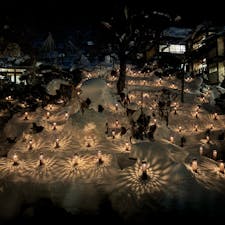 冬に行った時には、丁寧に中庭にロウソクが灯っていてとても綺麗だった