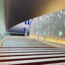 長野
まつもと市民芸術館

大階段が素敵

伊藤豊雄氏設計