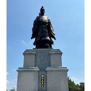 202508
佐賀
佐賀城本丸歴史館

無料で本丸の中を見てまわれます
石垣張りの障子や、直政の時に建てられた柱
45メートルも続く畳敷きの長い廊下や
320畳の大広間が広がっています