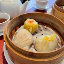 CANTON8茶楼 吉祥寺店/ Tokyo
 
世界で最もリーズナブルなミシュランガイド2つ星と言われる、上海本店の香港料理レストラン。
コースとセットメニューがありますが、今回は6品の吉祥寺限定コース（¥3,300）をいただきました。
蜜焼き豚トロチャーシューに、点心、麻婆豆腐、ワンタン麺、炒飯などなど全てが想像以上の美味しさ❗️
予約なしの訪問でも入店でき、使い勝手もコスパも良いのでかなりおすすめです。吉祥寺でのランチにぜひ♪
 
#tokyo #tokyosightseeing #tokyorestaurant #bluemoon