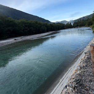 早朝がおすすめと聞いて、早朝に訪れた。バスターミナルから向かう人は少なくて不安になったが、途中から人が増えてきた。綺麗だった。