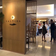 ANAインターコンチネンタル石垣リゾート
（沖縄　石垣島）

朝食ビュッフェ【SALTIDA（サルティーダ）】

メイン棟の「ベイウィング」のレストラン「SALTIDA」では、種類豊富な朝食ビュッフェが楽しめます。沖縄料理はもちろん、和洋中と内容は豊富。
中でも、あぐー豚やロティサリービーフといったお肉料理や、ANAインターコンチネンタルご自慢の卵料理、オムレツやココット、エッグベネディクトが一押しです。