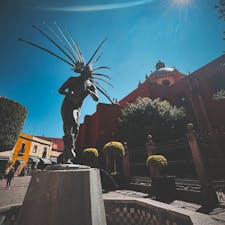 🛕Centro de Querétaro

📍 Querétaro Centro de Mexico
　(メキシコ ケレタロ州セントロ)

・とってもカラフルでオシャレ✨
・街は整備されていて警官が巡回しているので治安は良い方◎
・路地には可愛いカフェやレストランが点在☕️🇲🇽

ケレタロはメキシコシティから車で3時間程度の地域🌳
湿度は低めでカラッと晴天☀️な日が多く、日中は半袖1枚で過ごせるよ👕

⏳2025/10/12