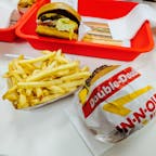 250722
大谷翔平も大好きなIn-N-Outバーガー
深夜まで大行列してます

個人的にはマックやバーガーキングの方が好みです