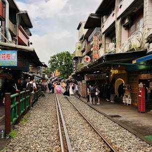 250510

10年ぶりの台湾・十份
ここも最近はメディアで多く取り上げられるようになりました。

九份からはだいぶ離れているので要注意
