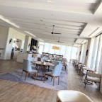 【ANAインターコンチネンタル石垣リゾート】
クラブインターコンチネンタルで宿泊すると、「アフタヌーンティー」がサービスでついてきます。
クラブ専用のラウンジにていただけます。
ドリンクはメニューの中から飲み放題で、スイーツはお任せで出てきます。
スイーツだけではなく、セイボリー（甘くない食べ物）も出されてボリューム満点！