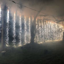 長野県中野市の竹原神社御祭礼奉納煙火に行ってきました✨
境内の各所にある仕掛け花火がとても綺麗でした！！
写真は仕掛け花火でアヤメ畑という演目です😊
