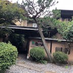 【料理旅館 むらさわ（昼神温泉・長野）】
 長野県は阿智村の昼神温泉にある旅館です。
ここは、料理旅館と謳っているだけあって、料理にこだわっているだけではなく、ペットも一緒に泊まることができます。
部屋からは一面に広がる桃の木を眺めることもでき、すぐ近くには365日やっている朝市広場もあります。