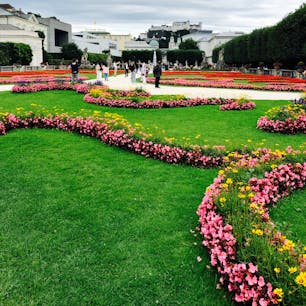 映画「サウンド・オブ・ミュージック」の
ドレミの歌のシーンで使われた庭園
パパゲーナの噴水が可愛い