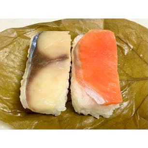 〈ひょうたろう〉
吉野山にある柿の葉寿司専門店。
種類は、鯖と鮭。
作った翌日が一番美味しいそうです。