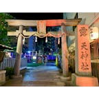 〈露天神社（お初天神）〉
正式名称よりも近松門左衛門の人形浄瑠璃「曽根崎心中」にちなんだ愛称で親しまれています。
