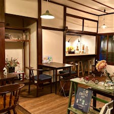 山口県防府市大道
東京でカフェ修行をなさっていたオーナーさまがUターンされ、とても美味しい珈琲とクレープを、本当に素敵な空間の中で提供してくださいます。