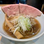 大阪市　くそオヤジ最後のひとふり　天満店

大阪の天神橋筋商店街にあるラーメン店。貝の出汁が効いたスープが特徴で、あさり、はまぐり、しじみのラーメンがある。

私が食べたのは、あさりらーめん。ほんのり甘い醤油味に、貝の旨味が効いている。意外とアサリがたくさん入っていた。貝めし、貝餃子なども用意されている。