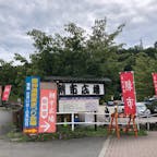昼神温泉　朝市広場で夏祭り（長野）

長野県は阿智村にある昼神温泉街には中心に朝市広場があり、なんと365日、毎日開催！
時間は朝6時から8時までです。（冬は朝6時半から8時まで）
朝市広場だけではなく、その周辺の道路沿いやホテル前なども市場が出ており、早朝からたくさんの宿泊客が散歩がてら集まってきます。
信州ならではの特産品や手作り小物、パンやジャムなど、物色するだけでも楽しいです。
朝市広場のすぐ横には川が流れていたり、足湯もあります。