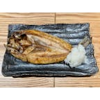 〈一夜干しと海鮮丼 できたて屋 時計台店〉
一夜干しと海鮮丼 できたて屋は、回転寿司で有名な「根室花まる」が手掛けるお店。一夜干しや、海鮮丼、一品料理を楽しめます。
札幌は、生の海鮮食べれるお店に比べると焼き魚を手軽に食べれる店はまだ少ないので、重宝してます。