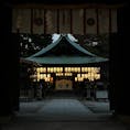 2025 12.2

京都市上京区にある、白峯神宮。
スポーツの神様を祀る神社です。
夜は提灯に明かりが灯り、厳かな雰囲気を醸し出します。