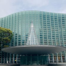 東京
国立新美術館

曲線美の美術館で
カフェ休憩

黒川紀章氏設計