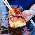 群馬県富岡市の焼きまんじゅう店「香萬」。
お腹もいっぱいだったし期待していなかったけれども、食べてよかったです。甘い味噌だれが塗られ、外は程よいパリッと感の群馬名物です。もう一度これ食べに群馬行きたいくらい。