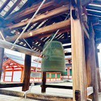 奈良
薬師寺
あと10日で大晦日、薬師寺の除夜の鐘は、夜23時頃から一般参拝者も撞くことができます。また、「越年お写経会」も開催され、12月31日夜8時頃から元旦の早朝までお写経でき、納めたお写経は、お堂の中で「永代供養」され、未来永劫大切に保管され続けるということです。