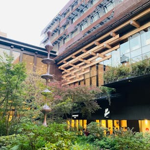 京都　新風館

おしゃれなショップや
カフェ、ホテルもある
複合施設にリニューアル

隈研吾氏設計