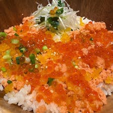 ルミネエスト新宿店の7階にある「こめらく 贅沢なお茶漬け日和。」は、海鮮丼としても美味しいのですが、優しいおだしで頂くお茶漬けが寒い季節にほっこりさせてくれます。

#ルミネエスト新宿 #新宿三丁目　#こめらく