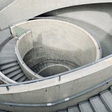 兵庫県立美術館｜2001
設計：安藤忠雄

建物自体に見どころがいっぱいあって
屋外展示もたくさんあるので
散歩するだけでも楽しくておすすめ