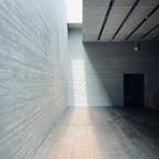 佐川美術館|1998
設計:竹中工務店
琵琶湖のほとり、水に浮かぶ美術館
太陽光の採り入れ方がお洒落