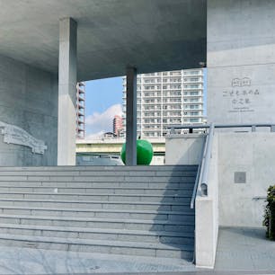 こども本の森 中之島｜2020
設計：安藤忠雄

本にふれる楽しい工夫がいっぱい
選書も良すぎて大人も普通に楽しい