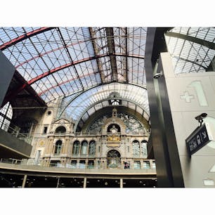 ベルギー（アントワープ）
・駅舎
・ポテト
・チョコレート
・大聖堂（フランダースの犬）
・市庁舎
世界遺産で溢れてる
絵になる街並み