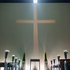 海の教会｜2000
設計：安藤忠雄

淡路夢舞台のなかにある教会
天井から十字の光が差し込む演出