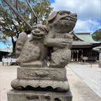202601
福岡　北九州
若松恵比寿神社

おんぶに抱っこ、遊んで遊んでって言ってるような
可愛い狛犬のお出迎えです

方位石はうっすらと十二支や矢印が見えました
元々は境内の一角の波打ち際に置かれていたそうです

こちらの神社も若戸大橋のすぐそばにあります