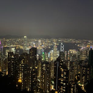 ヴィクトリアピーク
途中でトラム止まってしばらく動かないし
説明もなくて震えたけど、確かに綺麗だった✨
#202508 #s香港