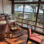 202603
福岡　津屋崎
海のほとり 玉乃井

築120年の元旅館です
窓辺から海が見えて素敵な雰囲気ですが
かなり老朽化が進んでいます
少しずつ改修工事が行われているようです