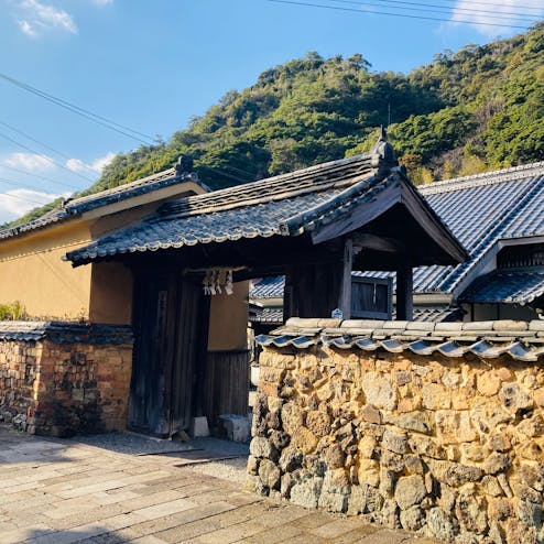 トンバイ塀のある裏通り