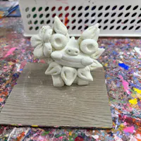 202603
沖縄　むら咲むら

シーサーの色付け体験をしました
受付時間ギリギリだったので
もっときちんと塗りたかったけど仕方ない
ハイビスカスシーサーは娘のチョイス
若い人は可愛く塗りますね
楽しかった！