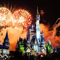 ディズニーワールド・マジックキングダム。シンデレラ城のプロジェクションマッピングと花火が感動的🎇