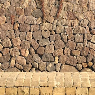 長崎  眼鏡橋傍 
ハート石 見つけられますか？❤️