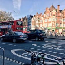 ロンドンの街並みと二階建てバス🇬🇧✨