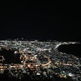 函館山からの夜景。

”寒いので、カイロは必須”
ただ、寒さ以上に夜景が素敵だった✨