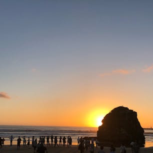 稲佐の浜

今まで見た中で
いちばん綺麗な夕日でした