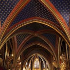 サント・シャペル（フランス）
ステンドグラスの2階とは全く雰囲気の異なる1階の教会。
壁や柱のパターンがとても可愛いです。