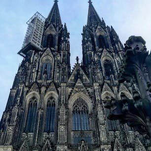 ドイツ ケルン大聖堂

塔の最上階まで全て階段なので大変疲れますけど、絶対登った方が良いです！

#ドイツ#ケルン