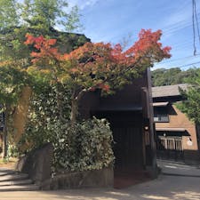 温泉街の細い道の散策ではいろんな表情に出会えます。