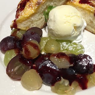 岡山で食べたぶどうのスイーツ！とっても美味しかったです🍇