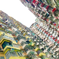 Hong kong🇭🇰
トランスフォーマーのロケ地！とは言うものの、実際に人が住んでいる団地です。笑 一面カラフルな団地に囲まれており、迫力がありました！