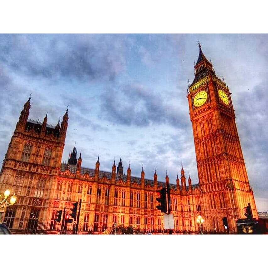 ビッグ ベン エリザベス塔 Big Ben House Of Parliament の投稿写真 感想 みどころ London Bigbenビックベン前の芝生で温かいお トリップノート