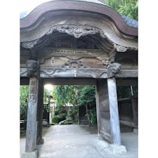 山形県の山寺にある門です。
迫力あり、よかったです。

景色もいいけど、門もみてね。